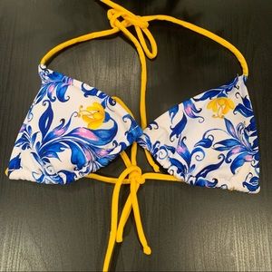 Venus bathing suit top size B color W/B/ New